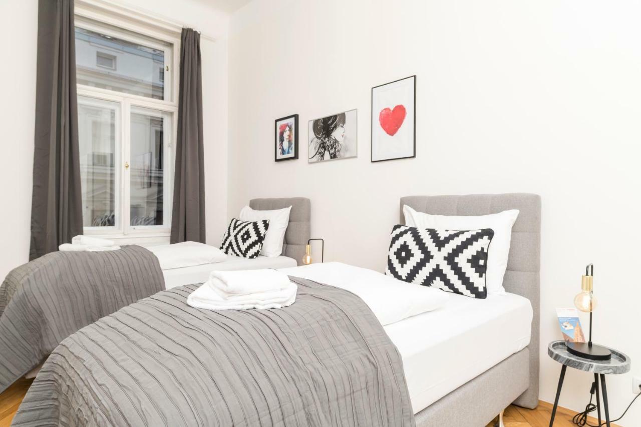 Apartment Rainer Maria Rilke By Ichbucheat Wien